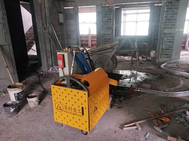 小型二次構造柱泵施工現場