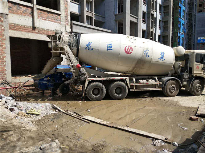 小型細石混凝土泵車合作淮安農(nóng)墾建設灌云縣消防指揮中心業(yè)務樓項目