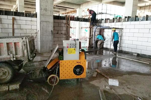 構造柱輸送泵施工現場